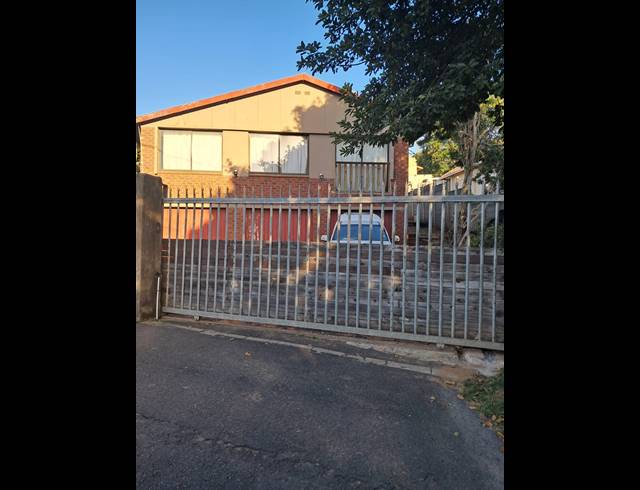 3 BEDROOM SIMPLEX SOLD IN BLUFF